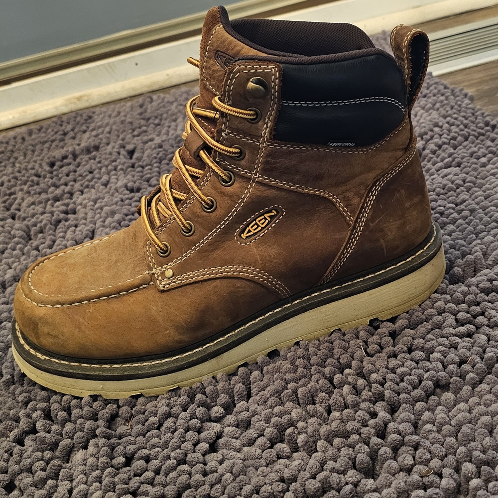 Keen Men's Brown Leather Moc Toe Boots with Yellow Laces - Picture 3 of 6